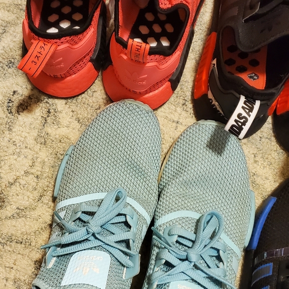 7 pairs of Adidas men's NMD-R1 athletic shoes - Picture 2 of 4